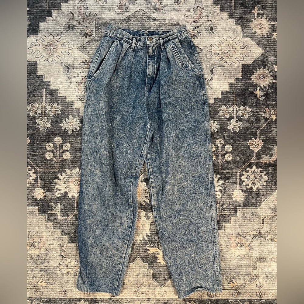 Dockers Womenโs High-Rise Acid Wash Jeans - Light Blue